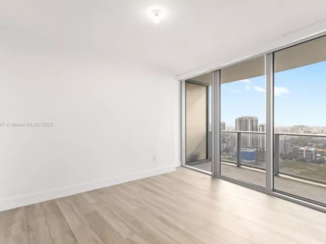 Продажа квартиры #3401 - фото 6782135