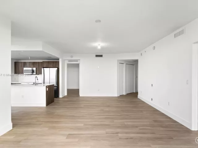 Продажа квартиры #3401 - фото 6782136