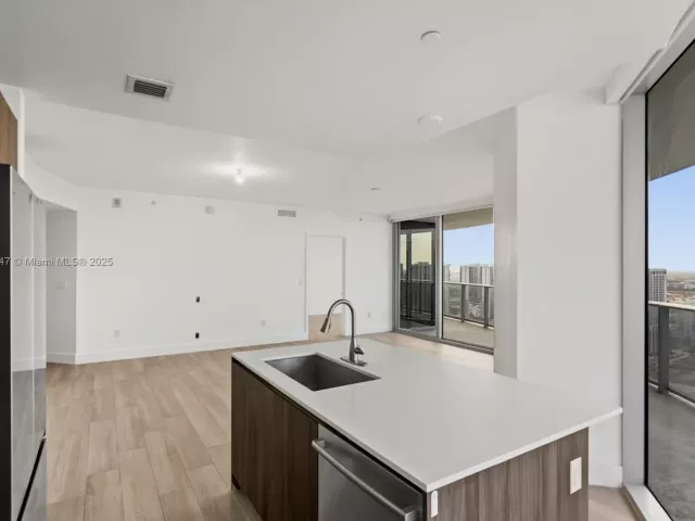 Продажа квартиры #3401 - фото 6782138