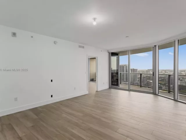 Продажа квартиры #3401 - фото 6782139