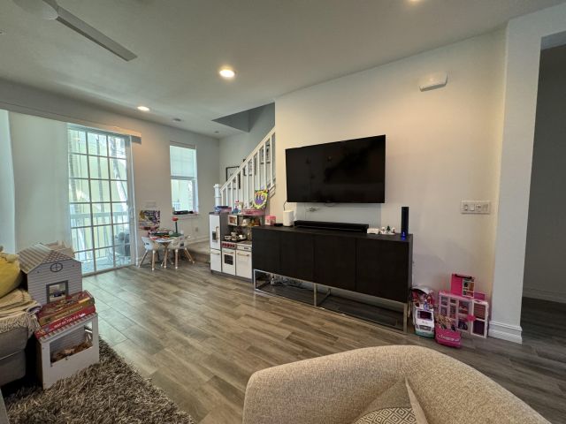 Дом в аренду по адресу 101 E Coda Circle C - фото 6799573