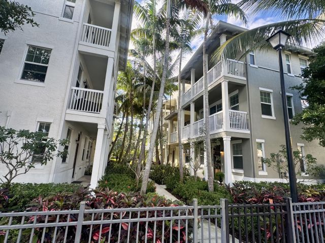 Дом в аренду по адресу 101 E Coda Circle C - фото 6799576