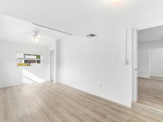 Дом в аренду по адресу 5068 Sunrise Boulevard - фото 6798614