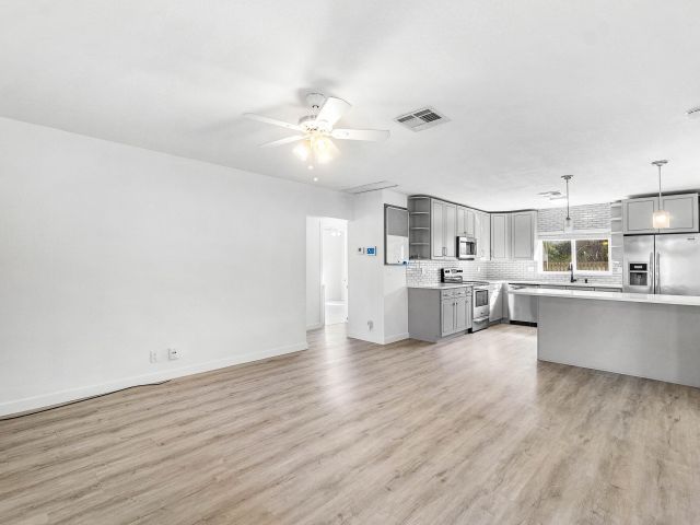 Дом в аренду по адресу 5068 Sunrise Boulevard - фото 6798616