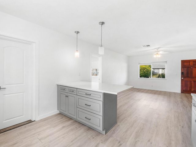 Дом в аренду по адресу 5068 Sunrise Boulevard - фото 6798622