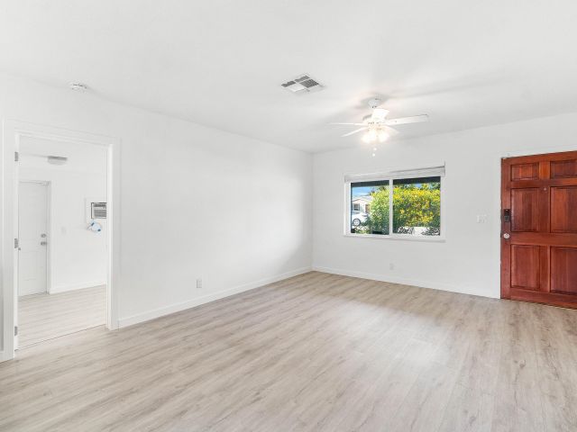 Дом в аренду по адресу 5068 Sunrise Boulevard - фото 6798624