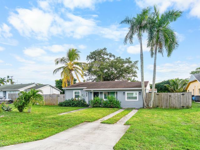 Дом в аренду по адресу 5068 Sunrise Boulevard - фото 6798625