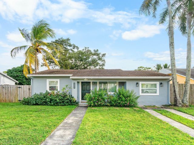 Дом в аренду по адресу 5068 Sunrise Boulevard - фото 6798626