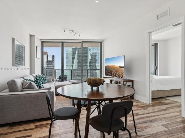 Продажа квартиры #2404 - фото 6802057