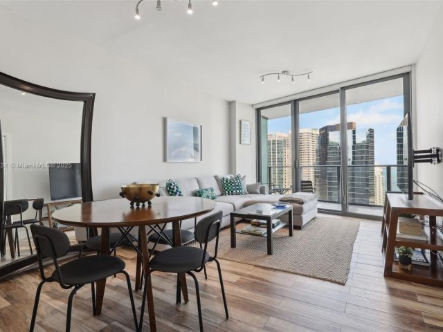 Продажа квартиры #2404 - фото 6802058