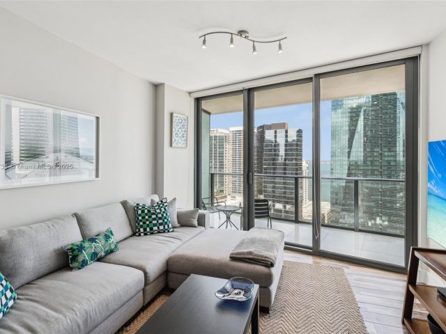 Продажа квартиры #2404 - фото 6802059