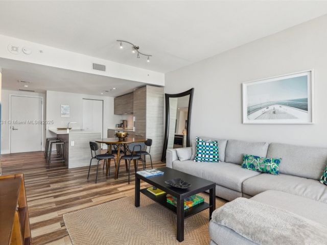 Продажа квартиры #2404 - фото 6802061