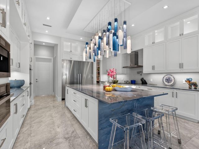 Продажа дома по адресу 785 NE 70th Street - фото 6782632