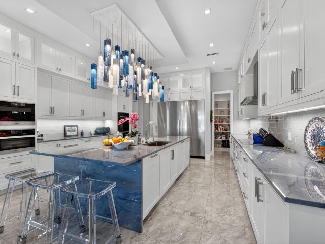 Продажа дома по адресу 785 NE 70th Street - фото 6782634