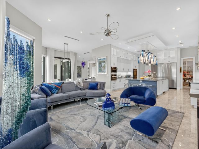 Продажа дома по адресу 785 NE 70th Street - фото 6782635