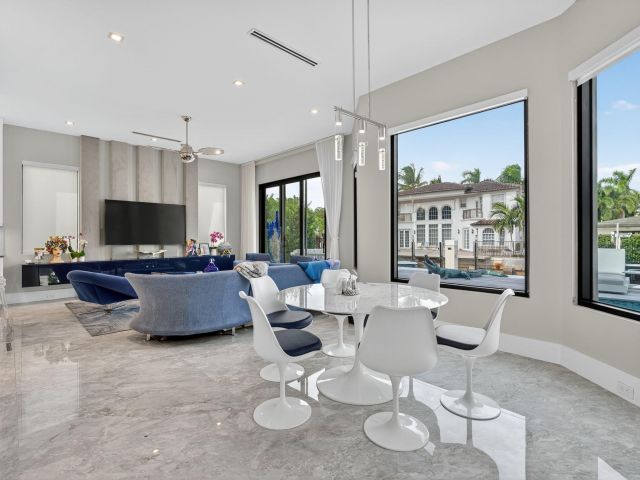 Продажа дома по адресу 785 NE 70th Street - фото 6782639