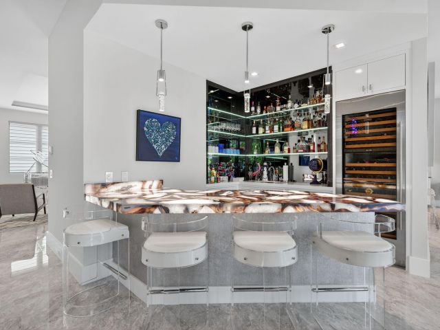 Продажа дома по адресу 785 NE 70th Street - фото 6782642