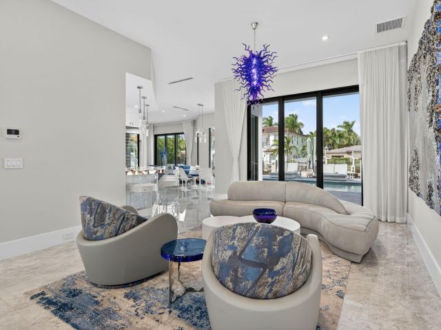 Продажа дома по адресу 785 NE 70th Street - фото 6782644