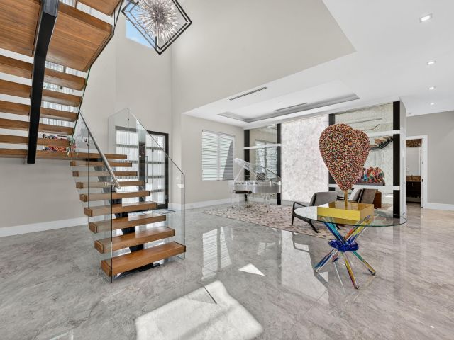 Продажа дома по адресу 785 NE 70th Street - фото 6782645