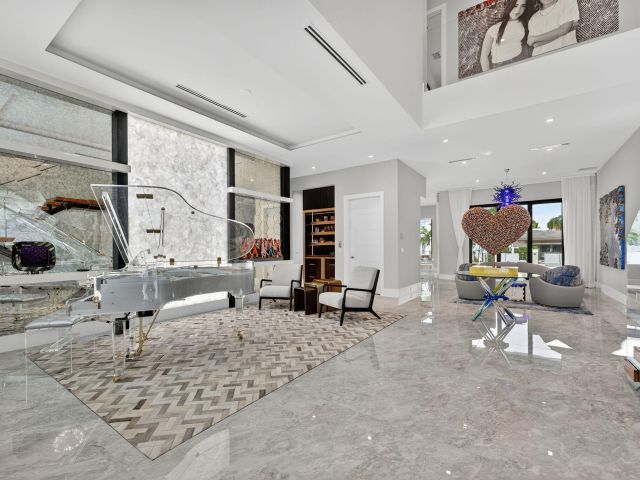 Продажа дома по адресу 785 NE 70th Street - фото 6782647