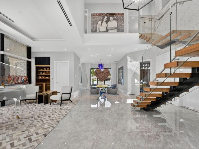 Продажа дома по адресу 785 NE 70th Street - фото 6782648