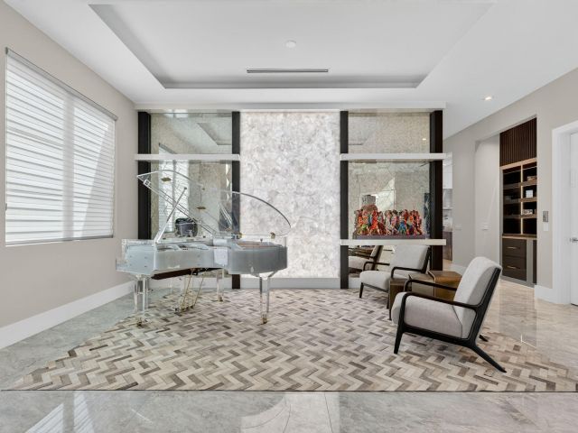 Продажа дома по адресу 785 NE 70th Street - фото 6782649