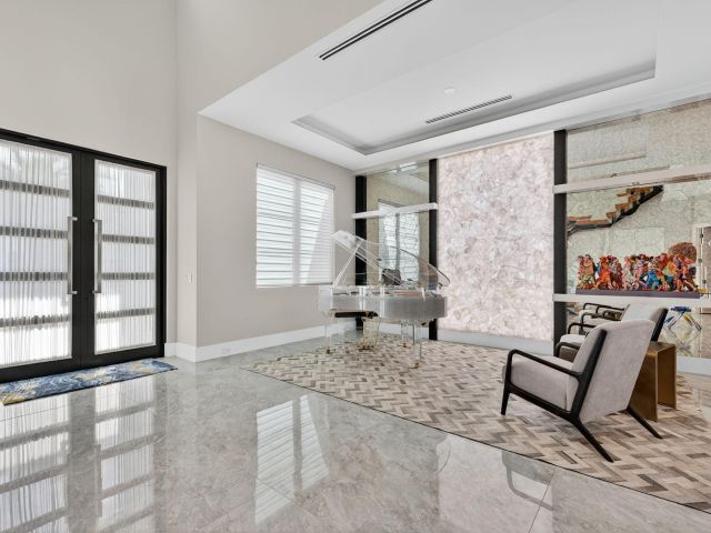 Продажа дома по адресу 785 NE 70th Street - фото 6782650