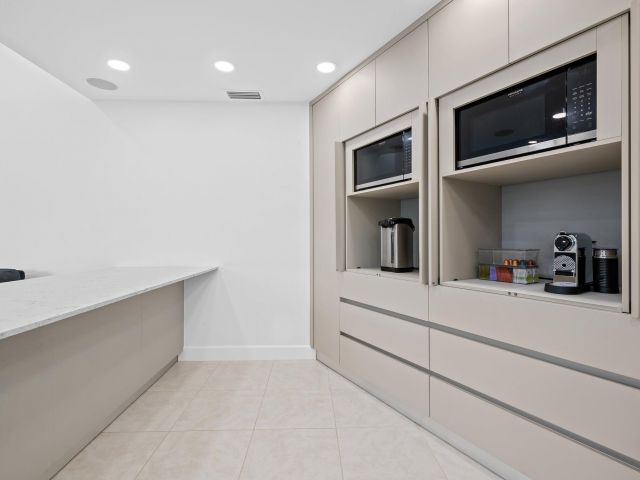 Продажа дома по адресу 11937 Sandlake Drive - фото 6787087