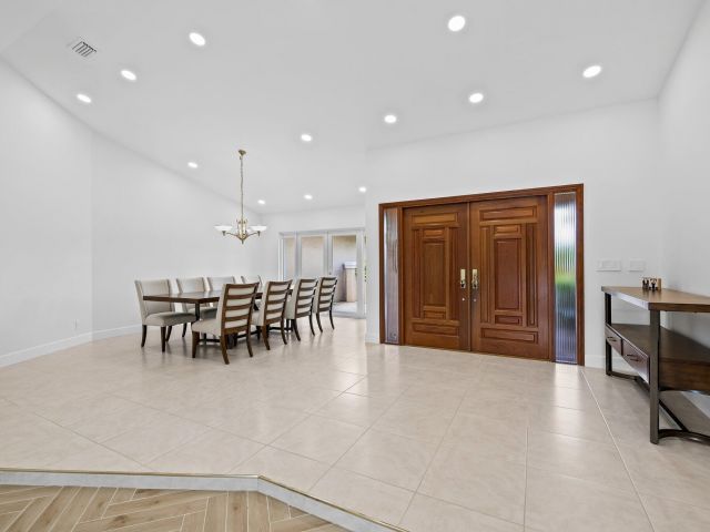 Продажа дома по адресу 11937 Sandlake Drive - фото 6787090