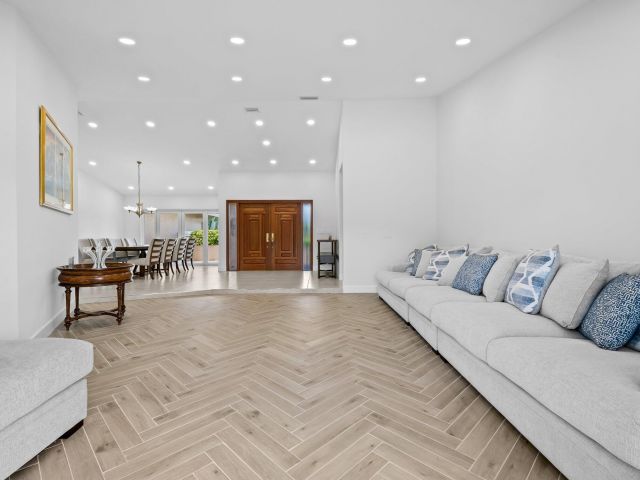 Продажа дома по адресу 11937 Sandlake Drive - фото 6787091