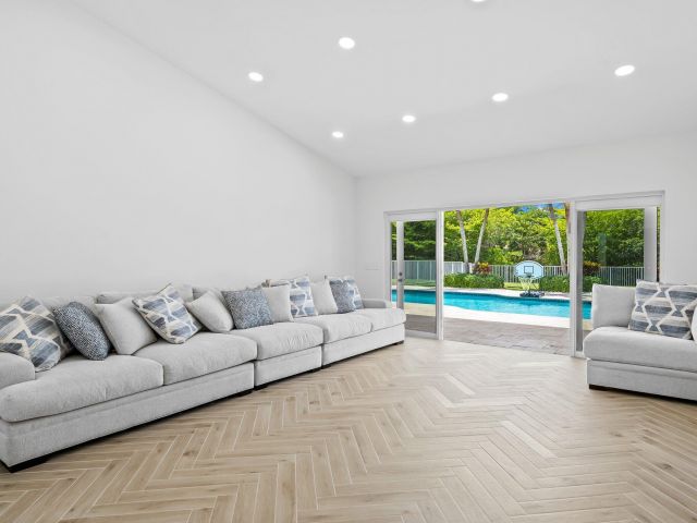 Продажа дома по адресу 11937 Sandlake Drive - фото 6787093