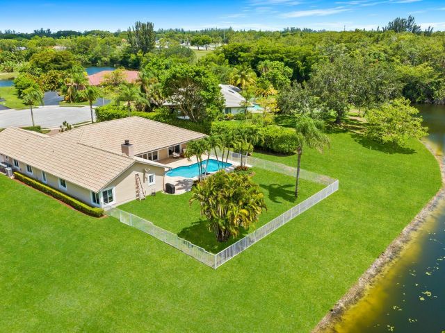 Продажа дома по адресу 11937 Sandlake Drive - фото 6787102