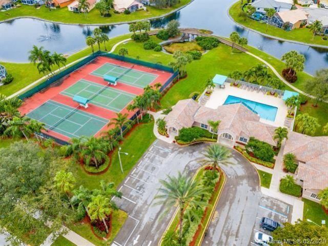 Дом в аренду по адресу 14181 Castlerock Way - фото 6823522