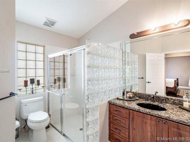 Дом в аренду по адресу 14181 Castlerock Way - фото 6823530