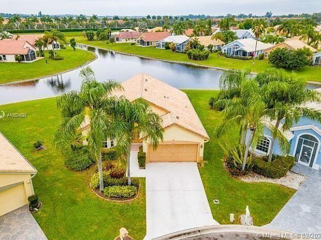 Дом в аренду по адресу 14181 Castlerock Way - фото 6823537