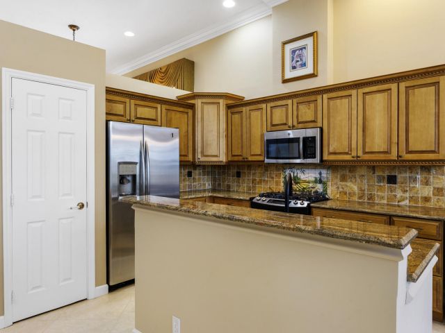 Продажа дома по адресу 8663 Falcon Green Drive - фото 6785826