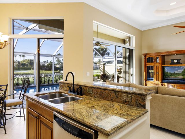 Продажа дома по адресу 8663 Falcon Green Drive - фото 6785827