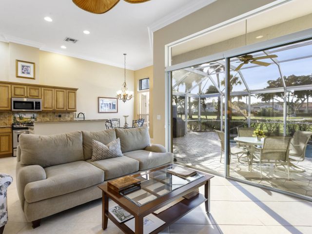 Продажа дома по адресу 8663 Falcon Green Drive - фото 6785828