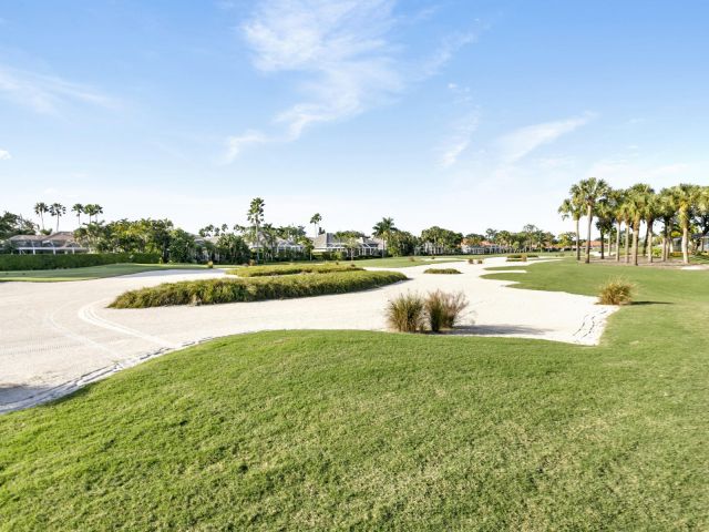 Продажа дома по адресу 8663 Falcon Green Drive - фото 6785830