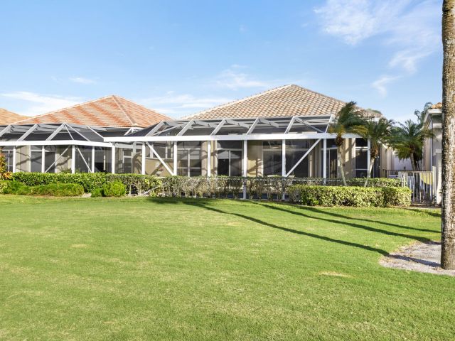 Продажа дома по адресу 8663 Falcon Green Drive - фото 6785831