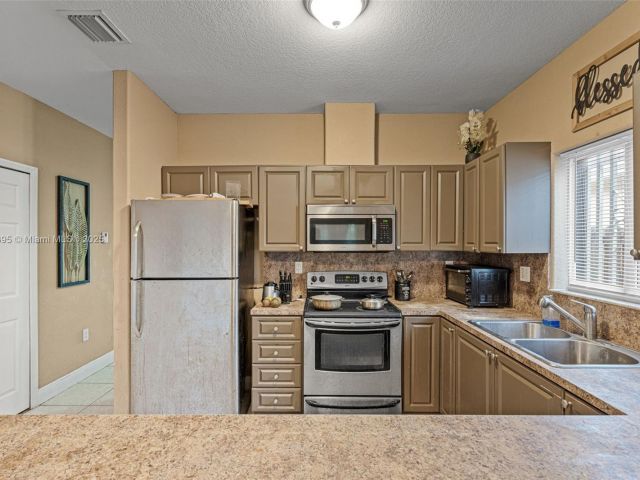 Продажа дома по адресу 211 SW 15th Ter - фото 7456646