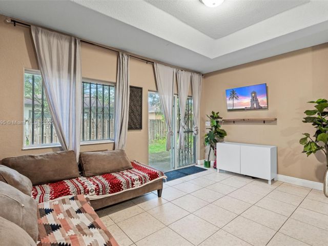 Продажа дома по адресу 211 SW 15th Ter - фото 7456648