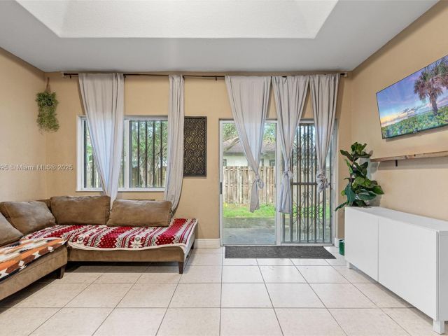 Продажа дома по адресу 211 SW 15th Ter - фото 7456650