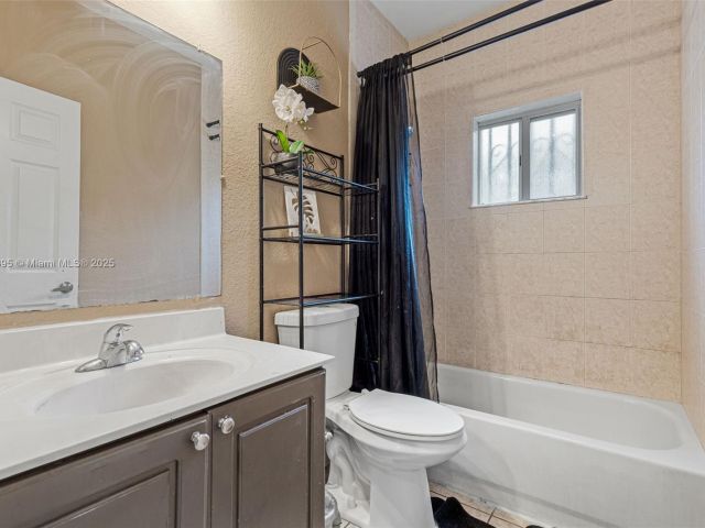 Продажа дома по адресу 211 SW 15th Ter - фото 7456662