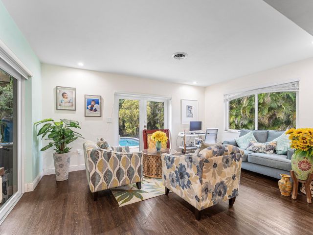 Продажа дома по адресу 5300 Tyler Street - фото 6785802