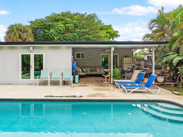 Продажа дома по адресу 5300 Tyler Street - фото 6785804