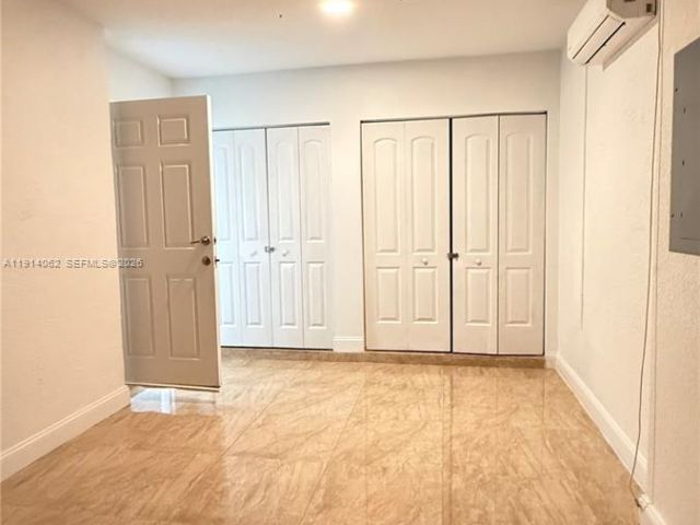 Дом в аренду по адресу 1018 Foster Rd - фото 6800220