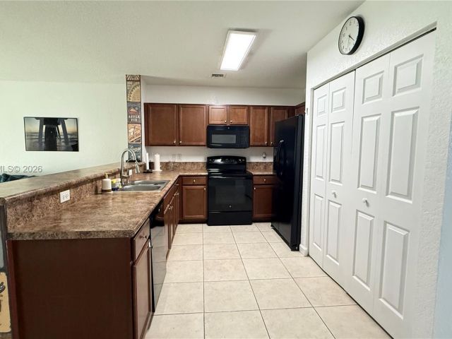 Дом в аренду по адресу 1018 Foster Rd - фото 6800224