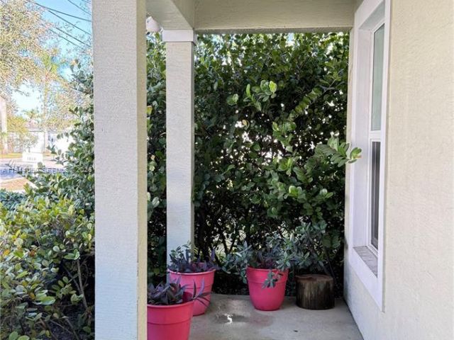 Дом в аренду по адресу 1018 Foster Rd - фото 6800226