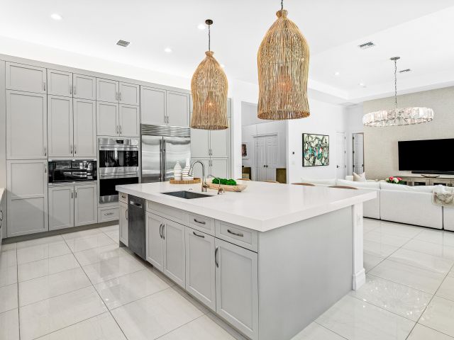 Продажа дома по адресу 9594 Vescovato Way - фото 6809010